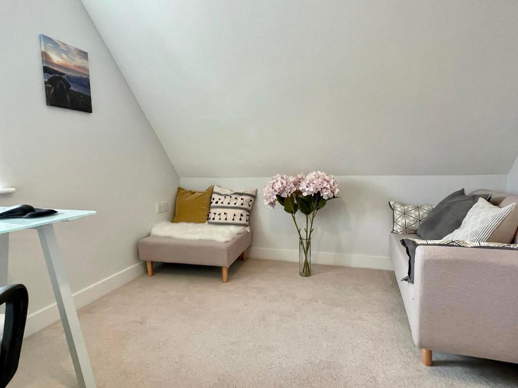 Bed 2, small double bed &amp; office space