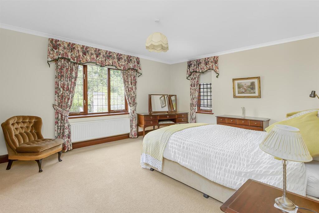 Home Close, Broadwell (26).jpg