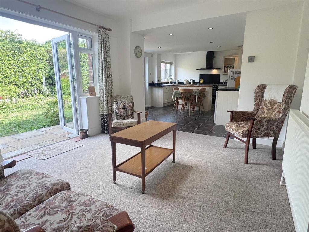 Family Room 1.JPG