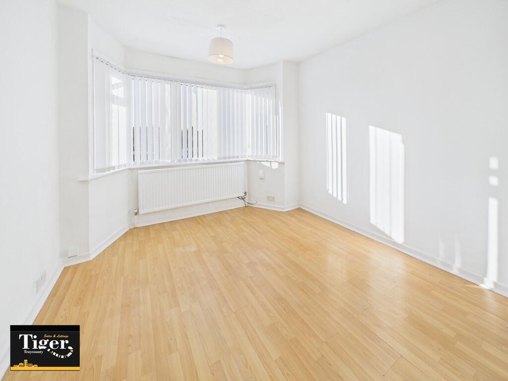 CAM02176G0-PR0761...