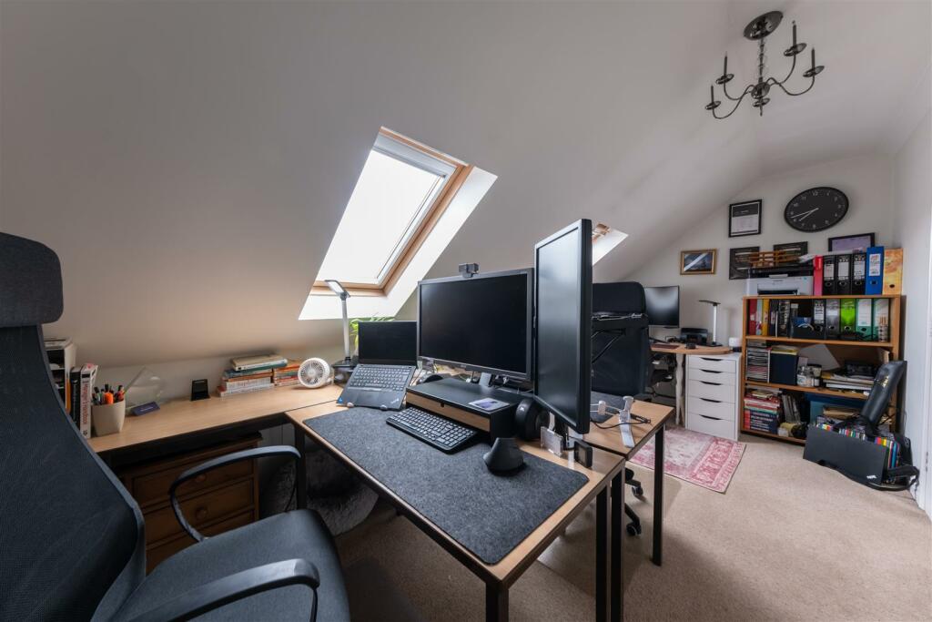 27 Harthill Close-027.jpg