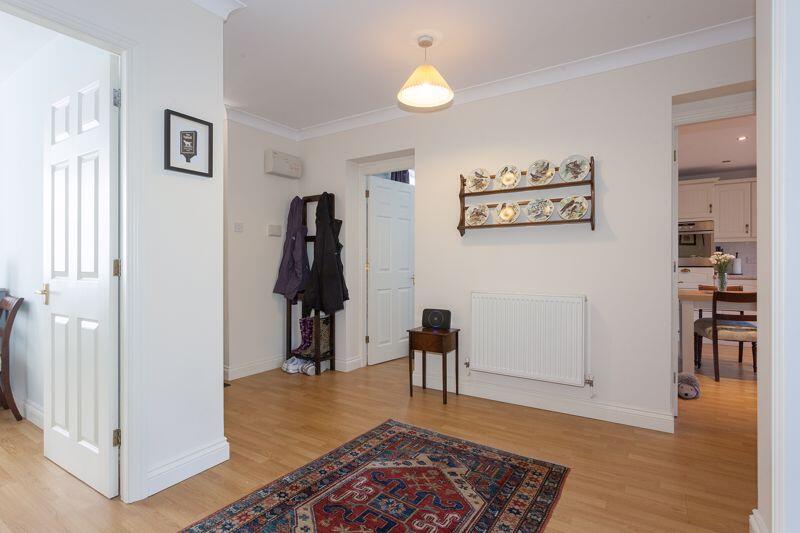 HALL/DINING