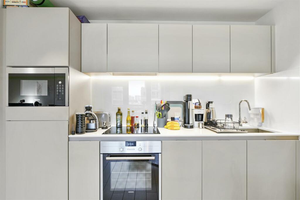 Flat 8, 11 Canalside Square - DheOKKyhkCo7GrUcJiIh