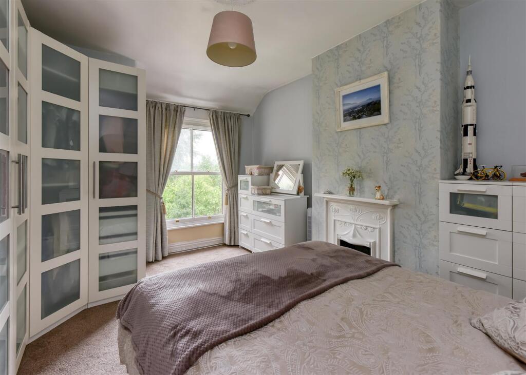 15 Paget Road-bed3.jpg
