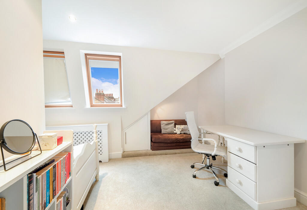 2nd bedroom