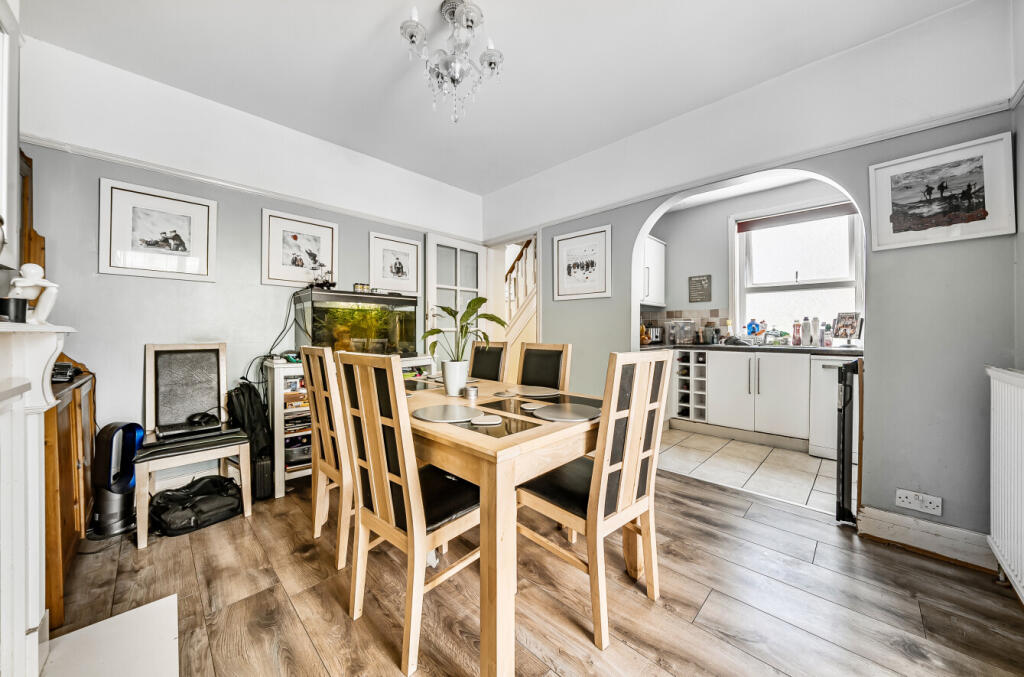 1321379-12-686d5f...