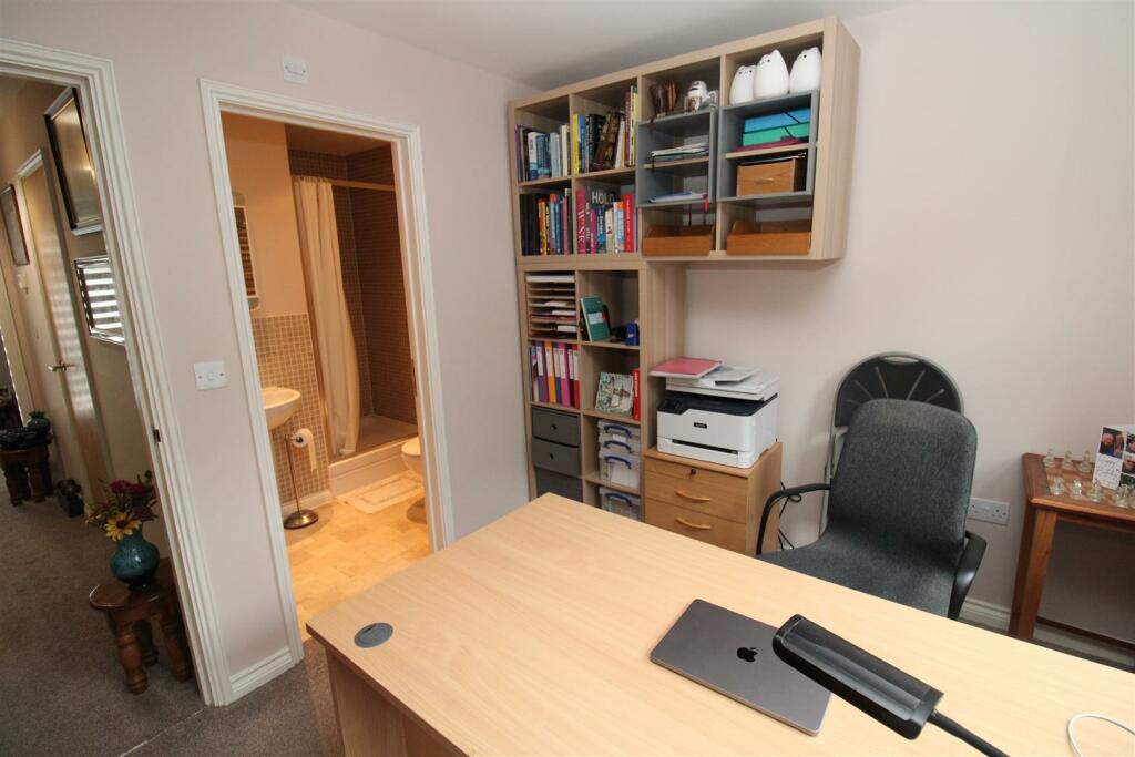 Bedroom 2 / Study
