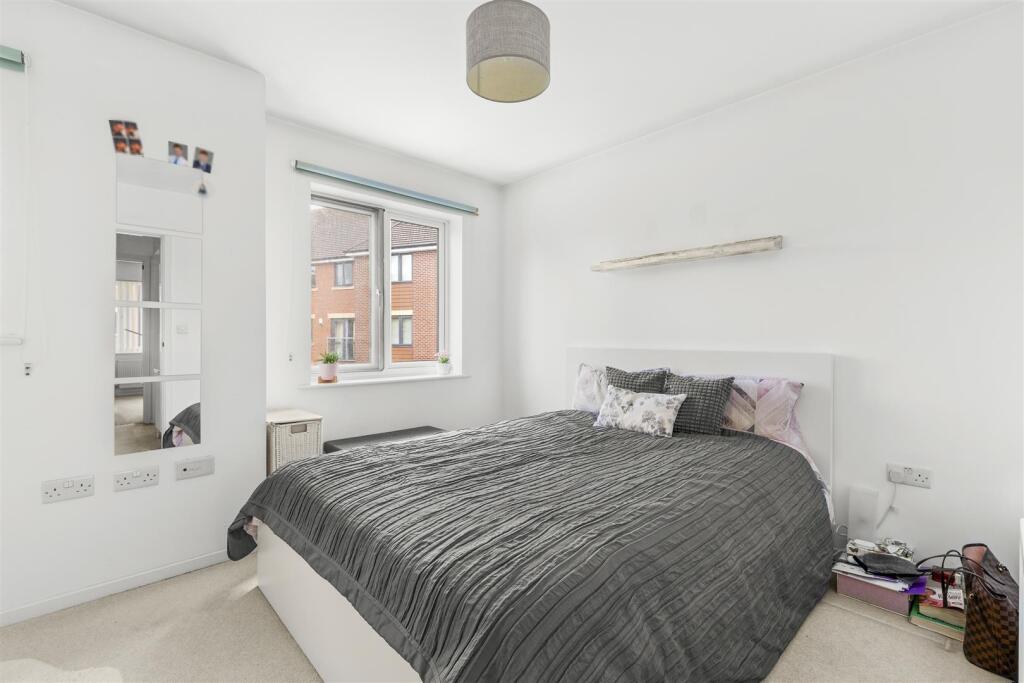 37 Bartlett Place, HP12 3ER-2.jpg