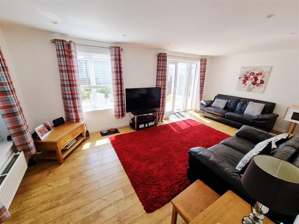 Sitting room 1.jpg