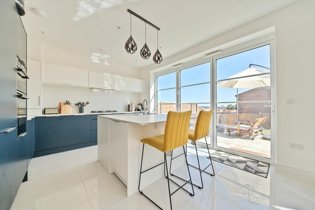 Kitchen/Dining Room (4)