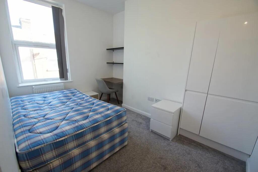 39 Wellington St. PR1 8TQ [10].jpg