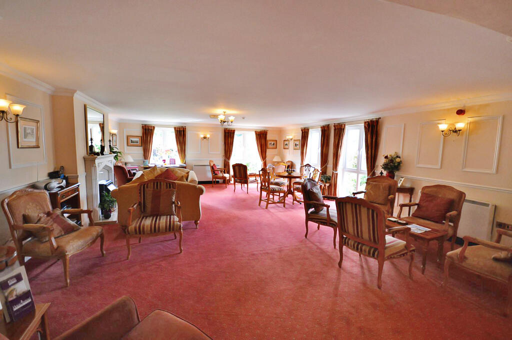 COMMUNAL LOUNGE