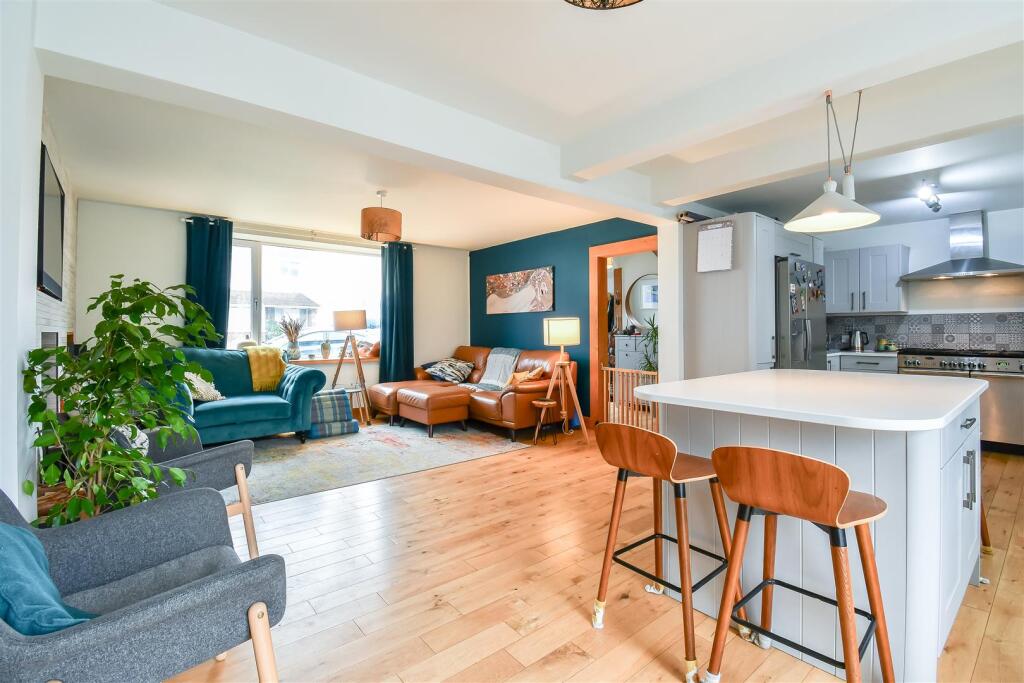 Kitchen / Dining