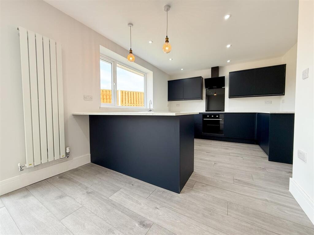 OPEN PLAN BREAKFAST KITCHEN FAMILY ROOM
