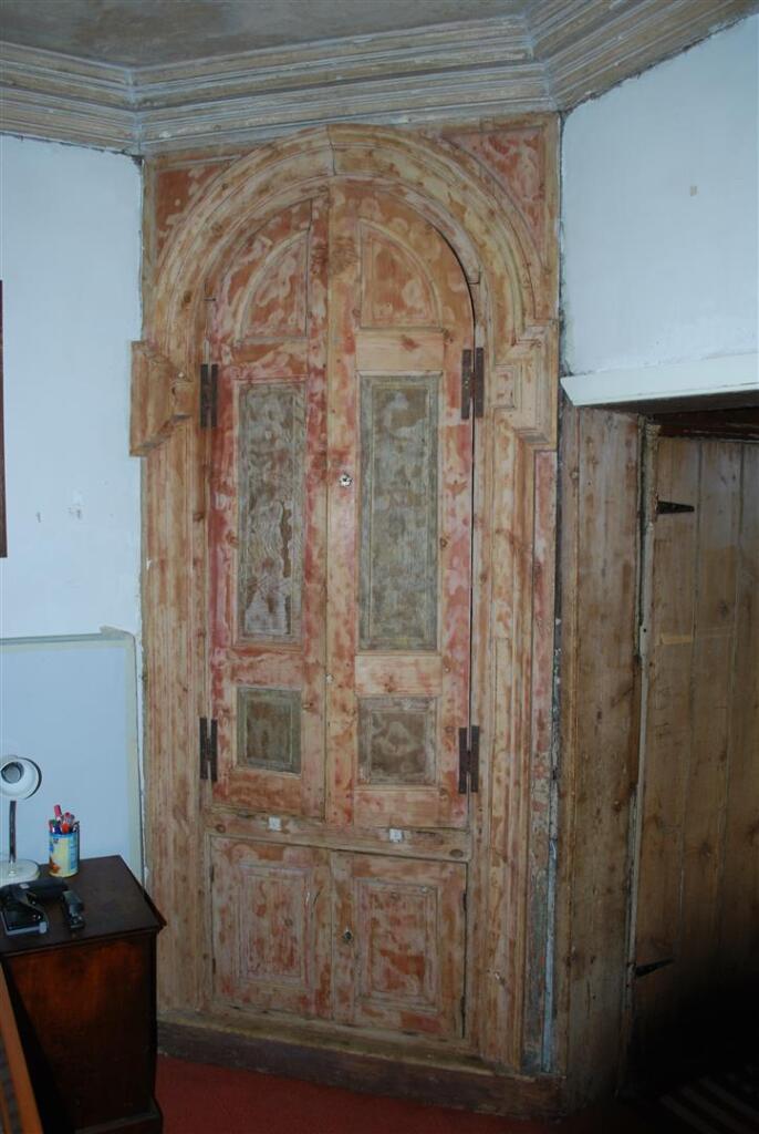 18TH CENTURY CORNER CUPBOARD