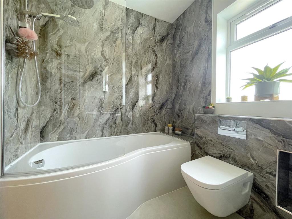 Bathroom (1).jpeg