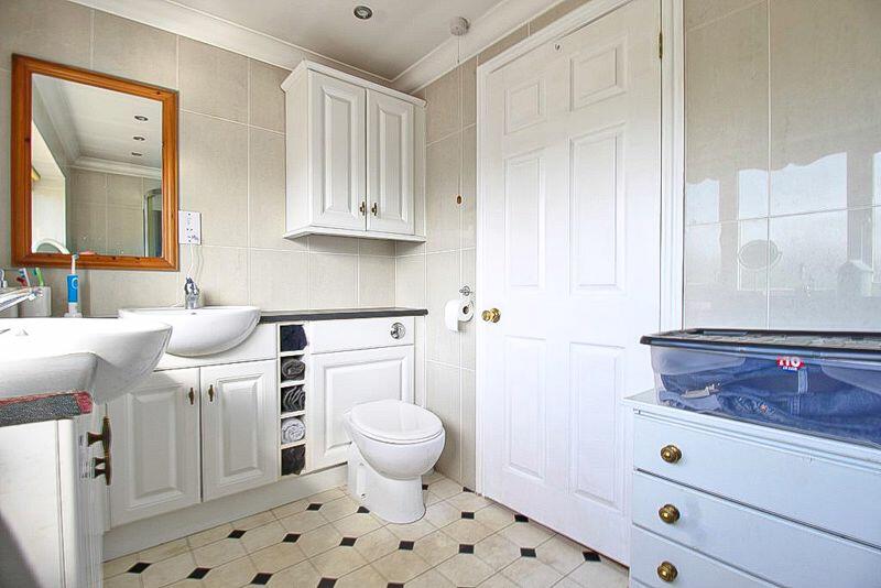 ENSUITE SHOWER ROOM