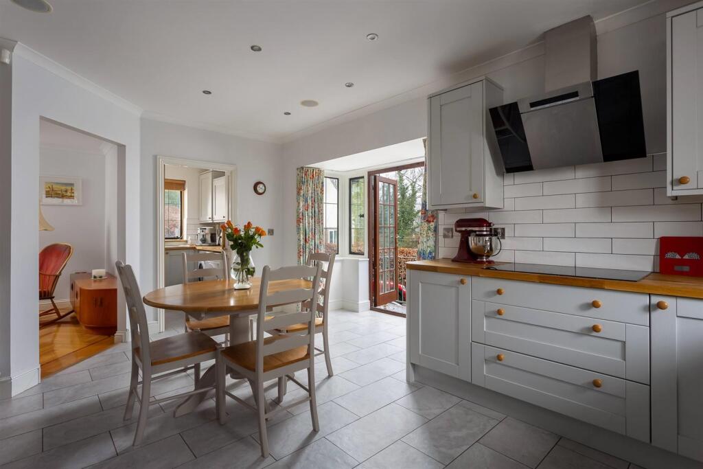 6 - Copper Beeches - GL6 6YE - Web.jpg