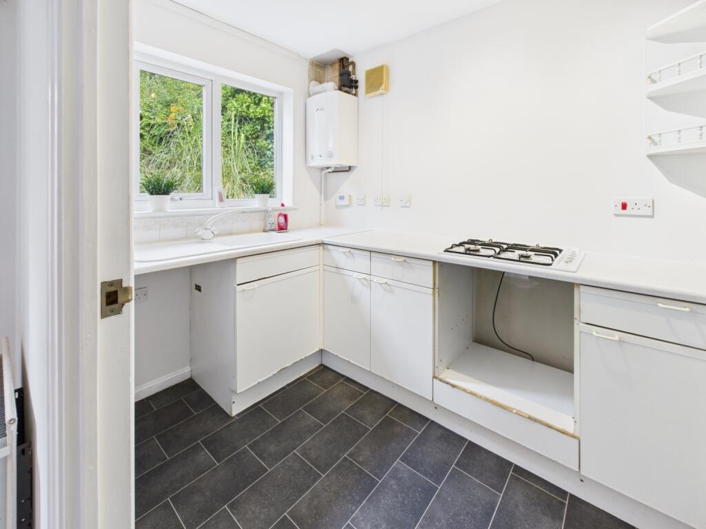 CAM04233G0-PR0031-STILL009