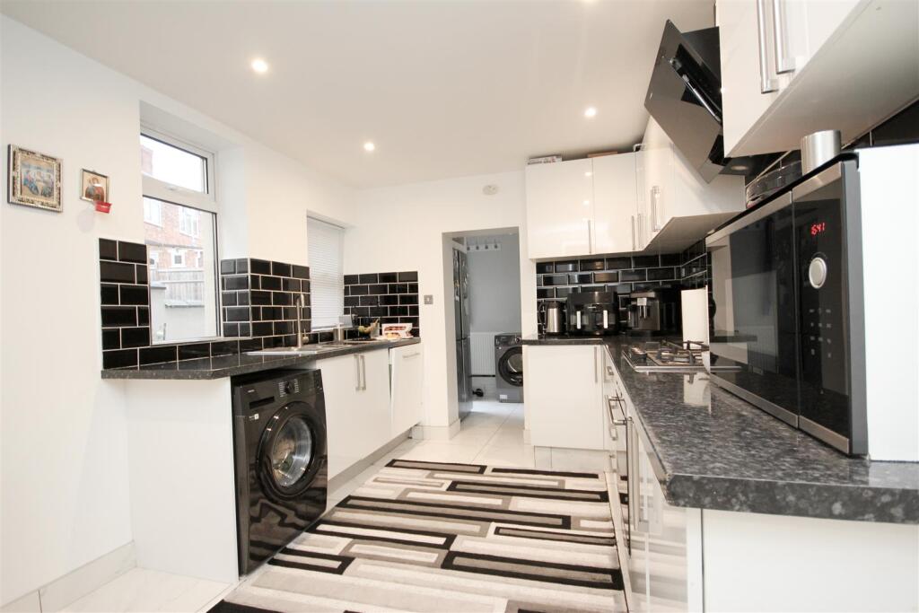 Kitchen 1.JPG