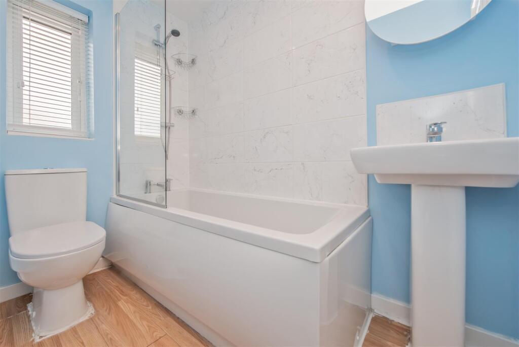 Bathroom / WC: