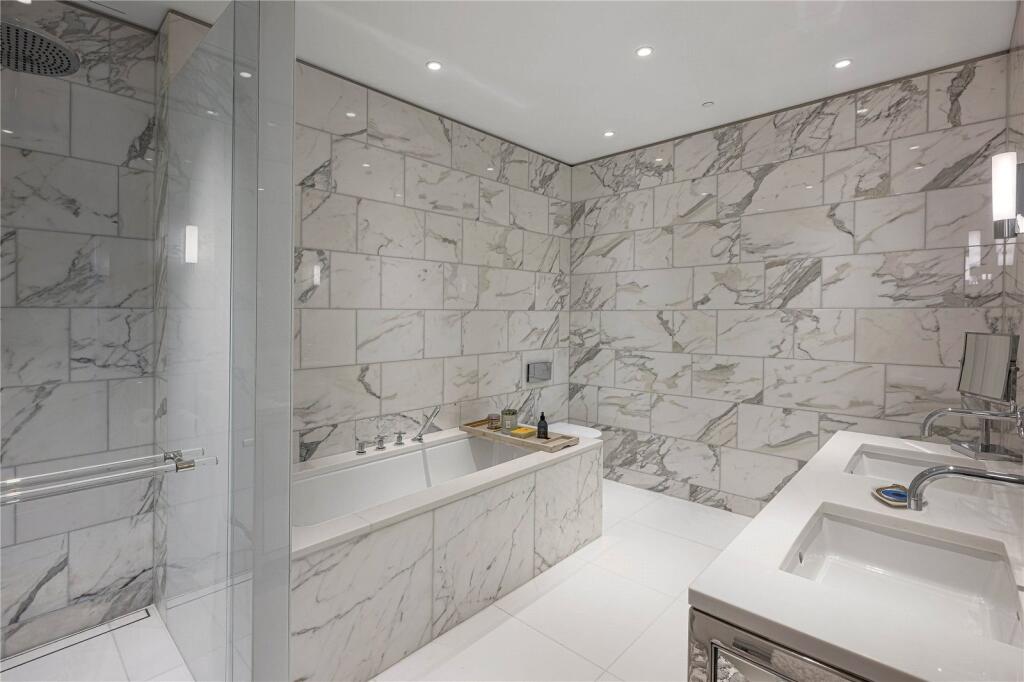 Principal Bathroom