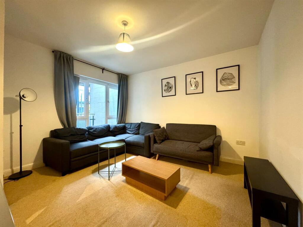 Living room pic 1.jpeg