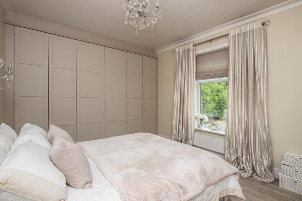 bedroom .jpg