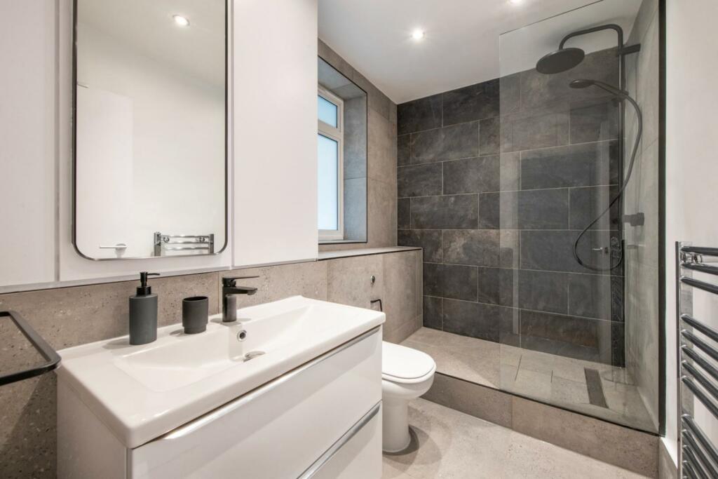 BATHROOM 1.jpg