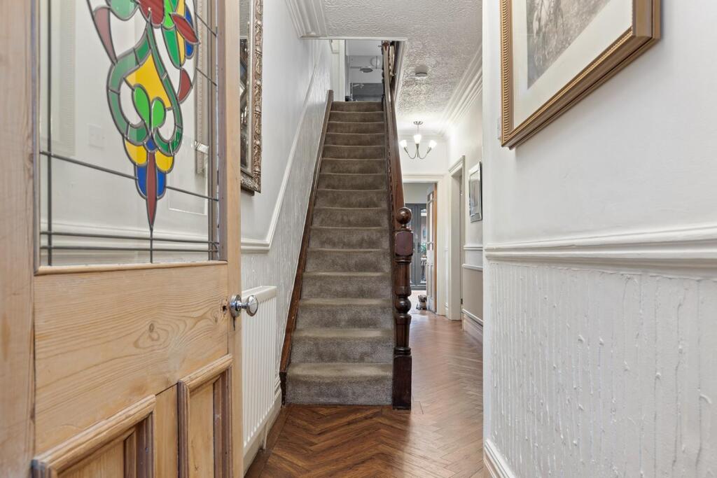 29 Victoria Crescent, Barnsley 03_297.jpg