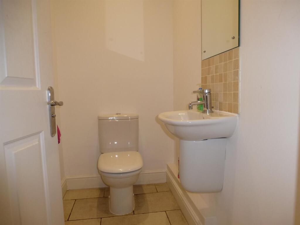 Hazel House - cloakroom.JPG
