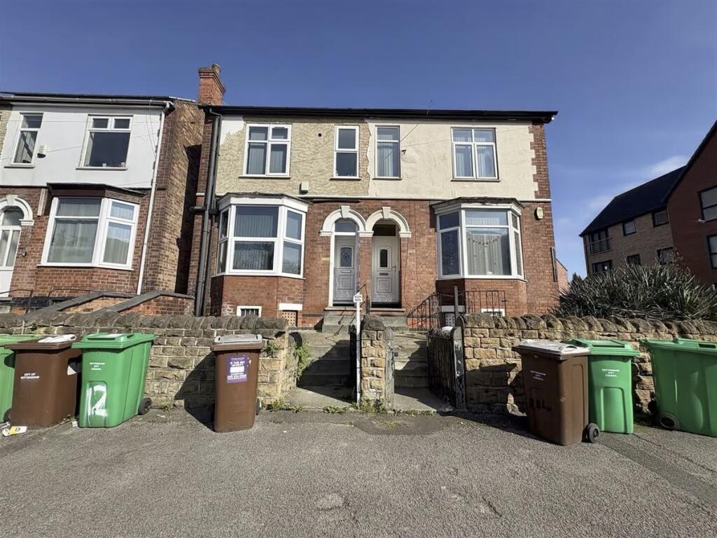 4-bedroom-student-house-in-lenton-nottingham_165471705-2-wag.jpg