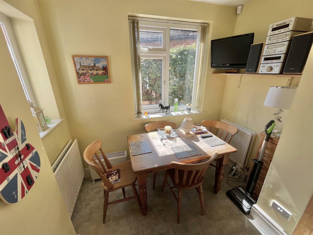 Breakfast Kitchen Aspect 5.jpg