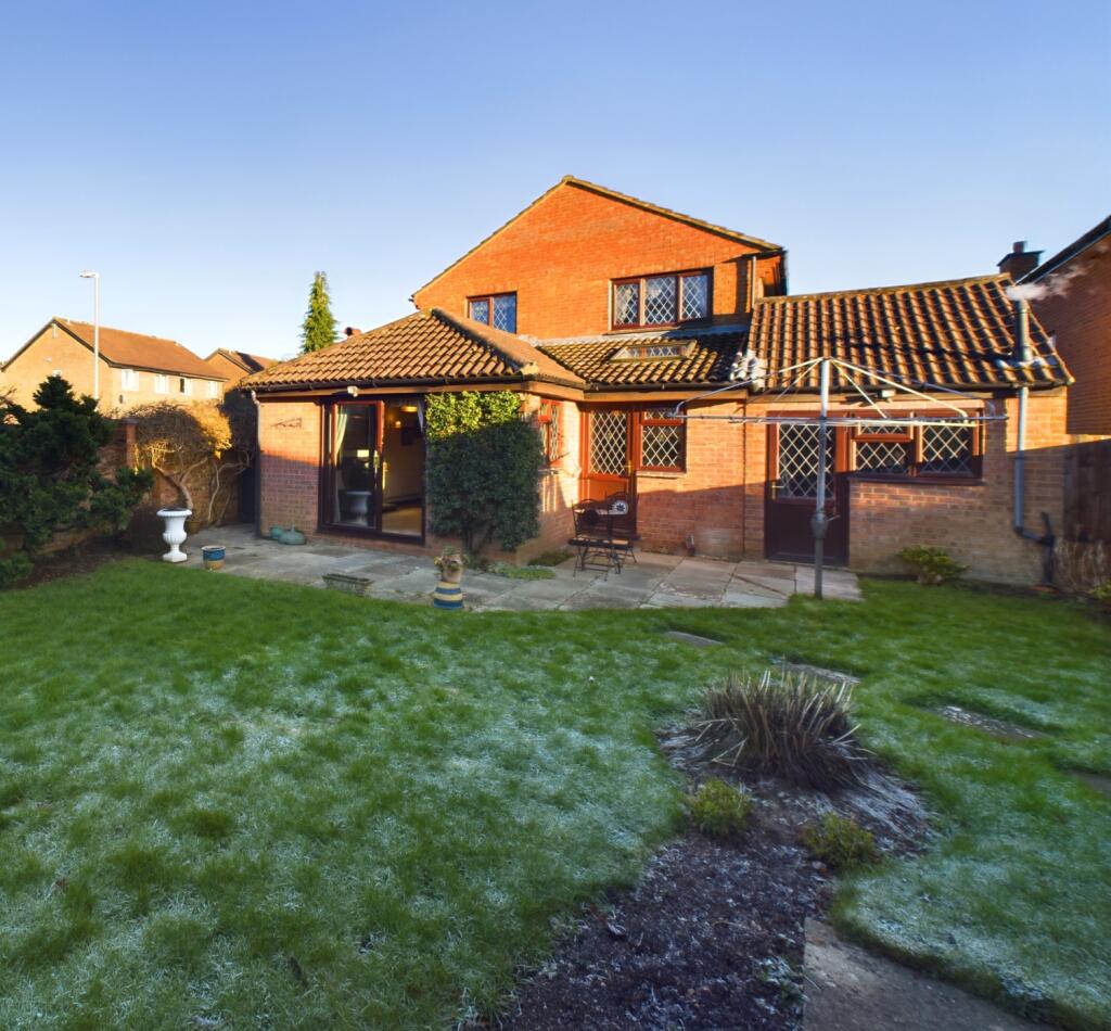 CAM02023G0-PR0111-STILL025