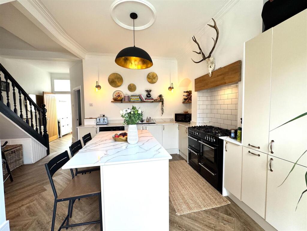 OPEN PLAN KITCHEN/DINER