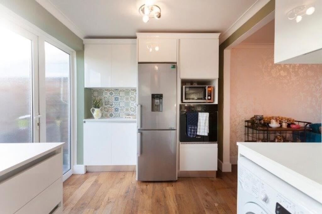 Clifton, Linden Avenue, NG11, P4143