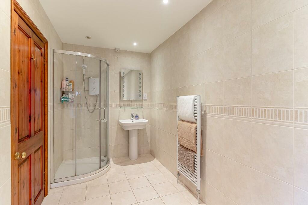 Master Bedroom Ensuite.jpg