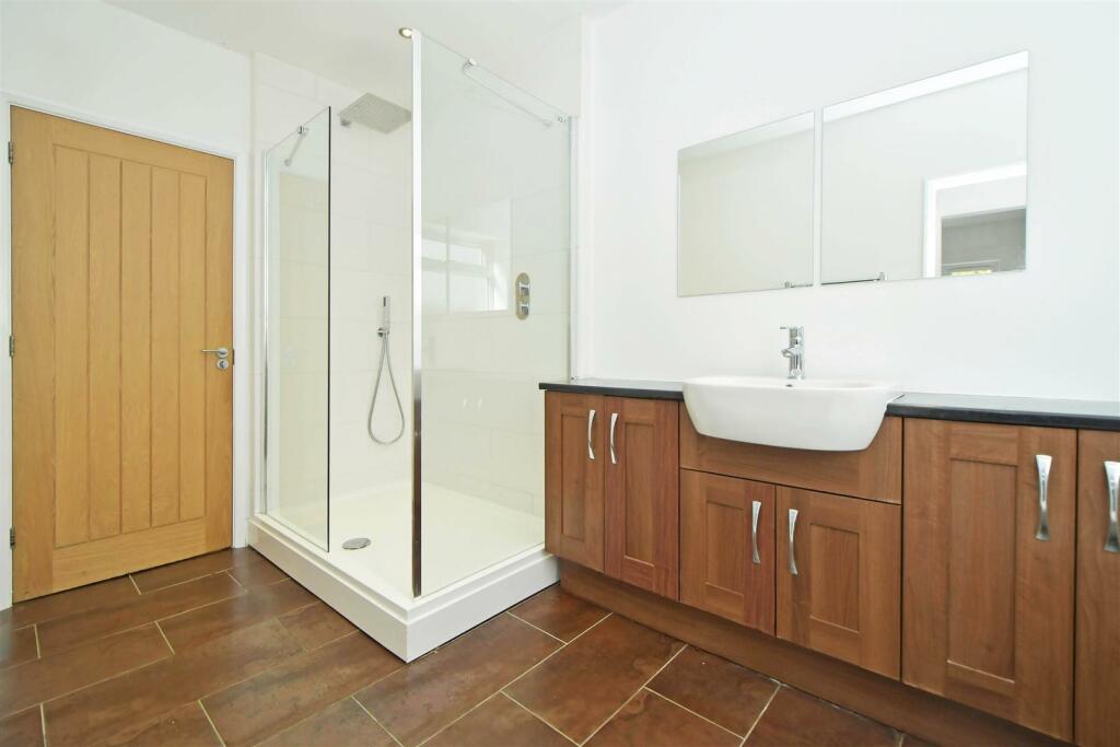 Jack &amp; Jill En-Suite