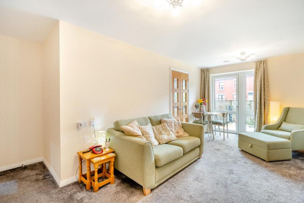 8564665-interior05 (Medium).jpg