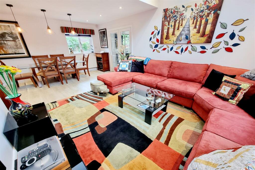 RECEPTION ROOM 1: PIC. 1
