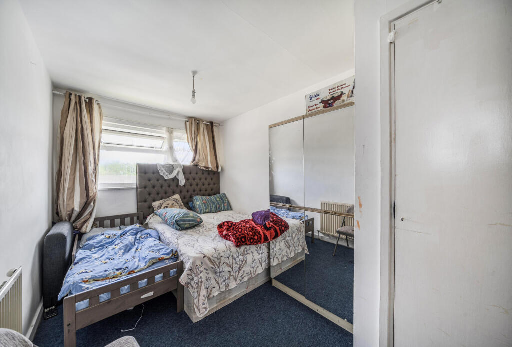 1298345-5-6836f66...