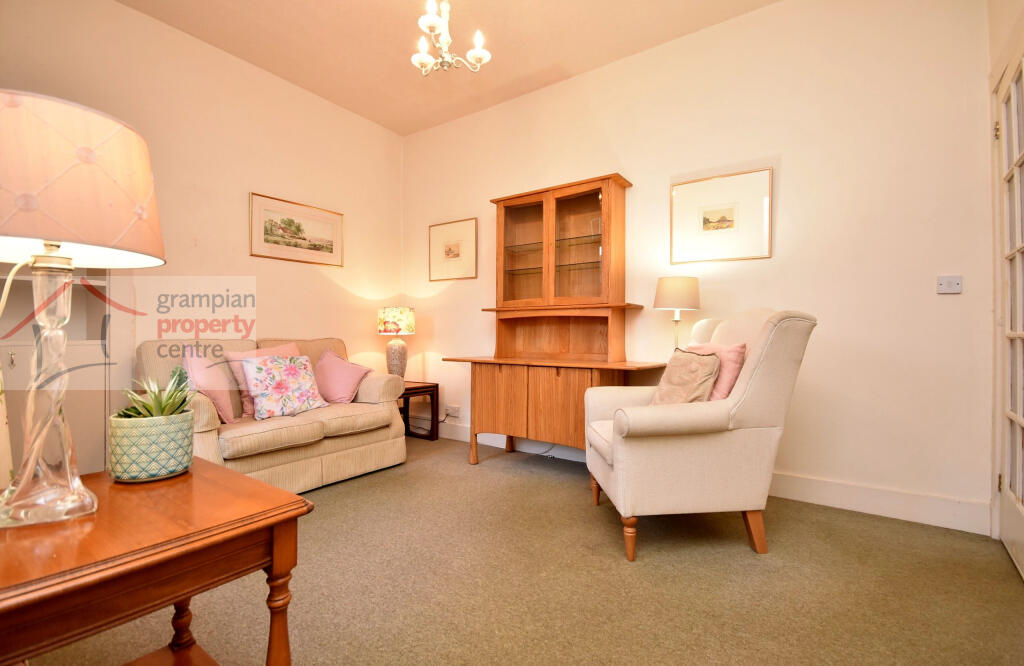 lounge 3 .JPG