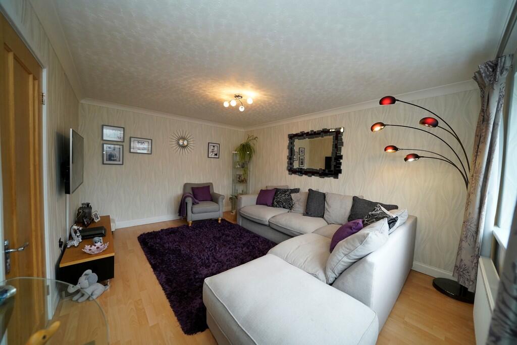 16 Iver Road Loun...