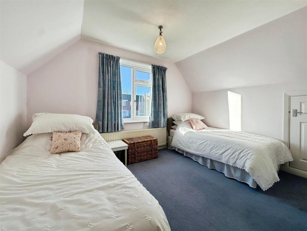 6e6b900d--4583-8BCC-95C0DA66370F-63371-00002B9BFFF