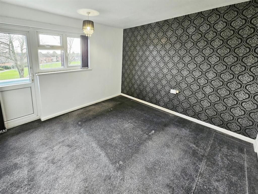 www.primechoiceproperties.co.uk - bedroom 1.jpg