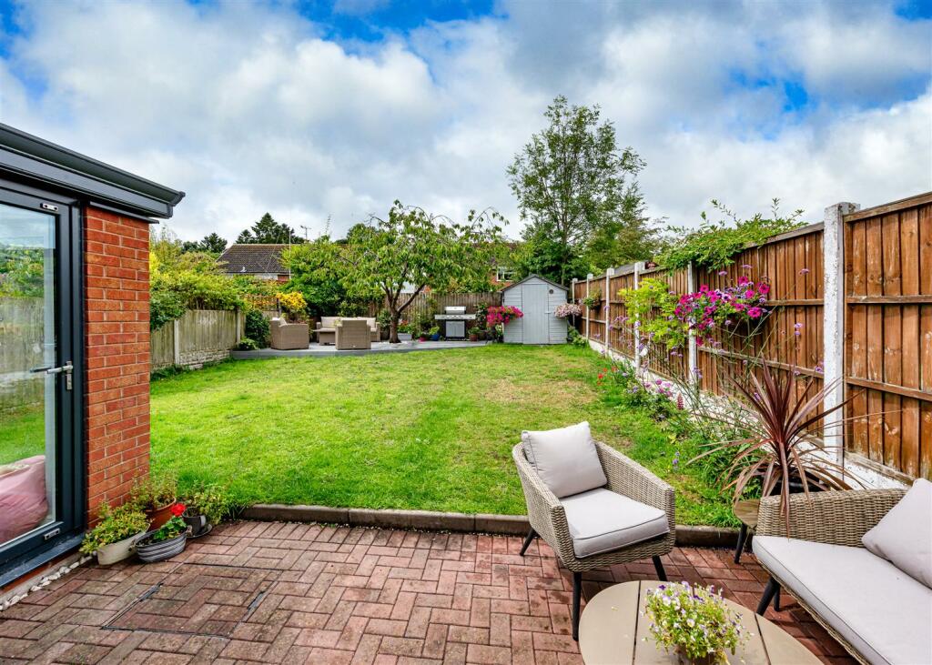 23 Vicarage Road-gdn1.jpg