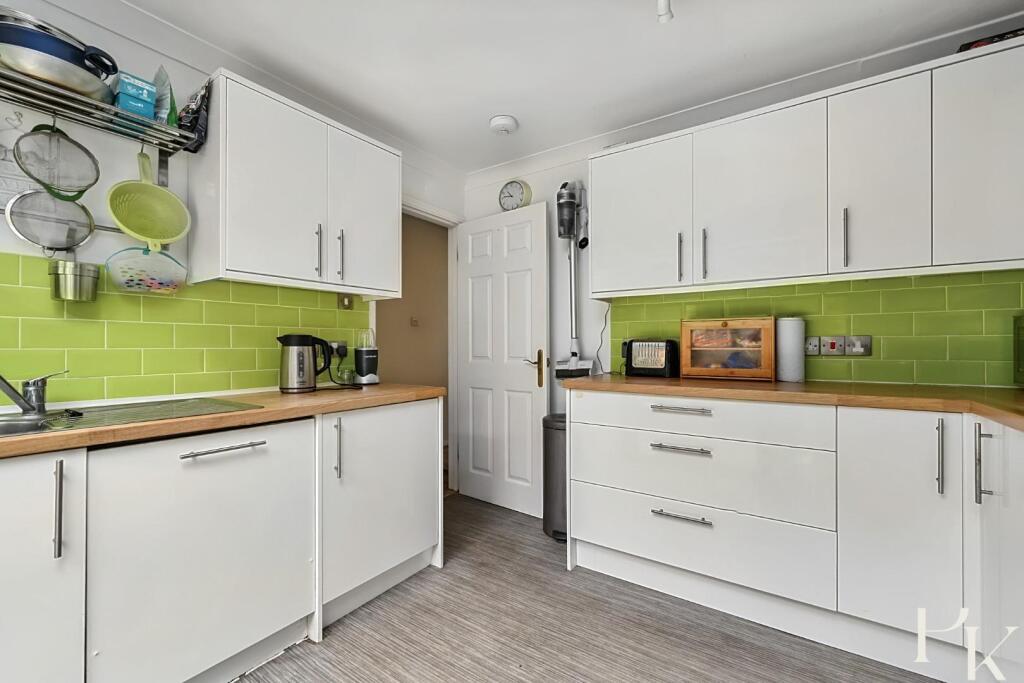 9 Goldstone Lane BN3 (14).jpg