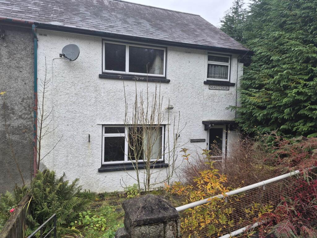 1 Maesyderi, Pontrhydygroes