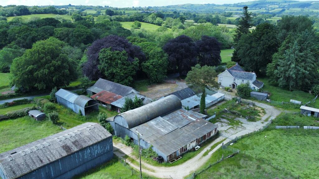 DUTCH HAY BARN WITH LEANTOS
