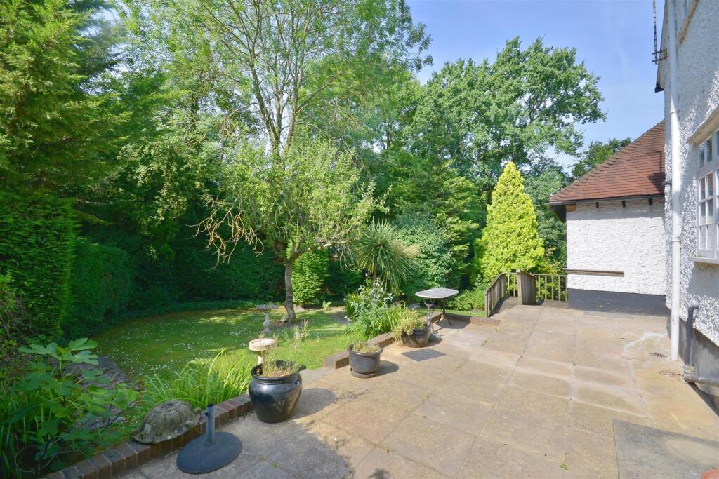 garden_patio.jpg